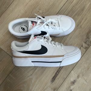 Nike Court Legacy Lift in White Hemp